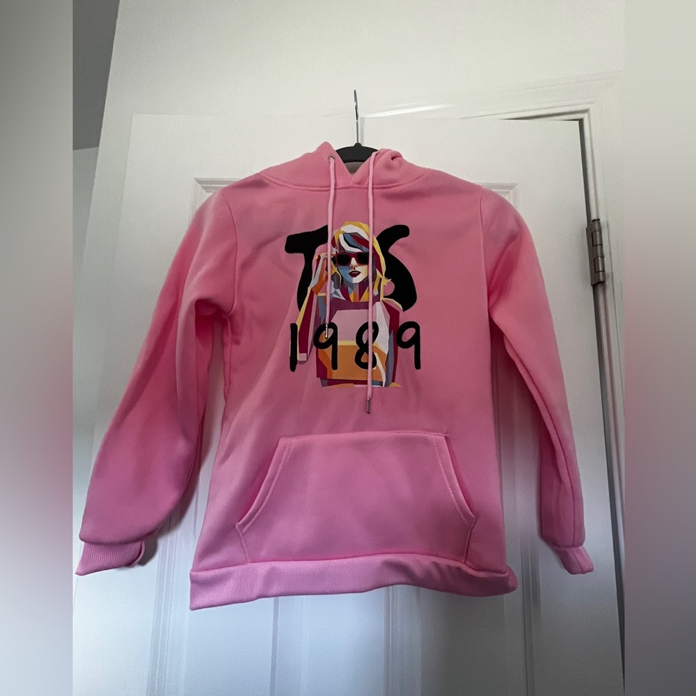 Taylor Swift hoodie sweatshirt with pocket.